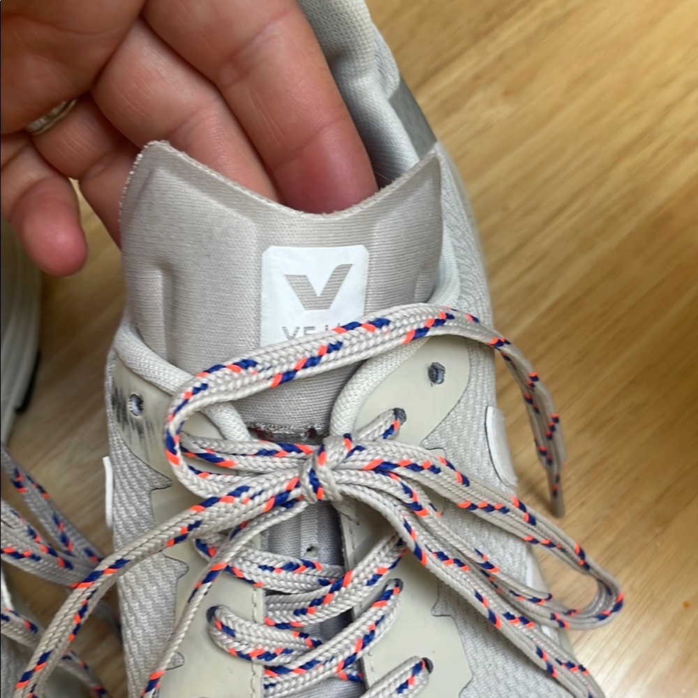 Veja Sneakers - Picture 5 of 10